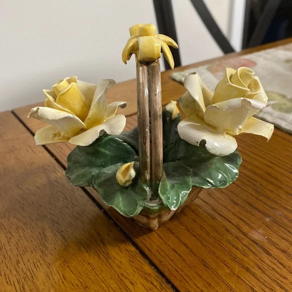 Nuova Capodimonte Basket Yellow Roses Italy - Picture 1 of 5